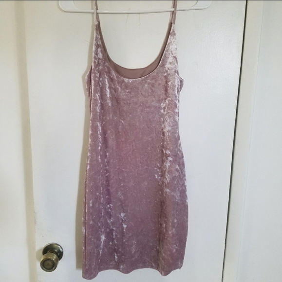 Windsor pink velvet bodycon dress - Picture 2 of 5